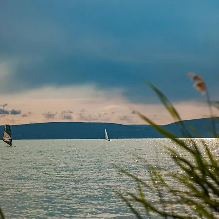 Balatonfoi Yacht Club 4* באלאטונקנשה