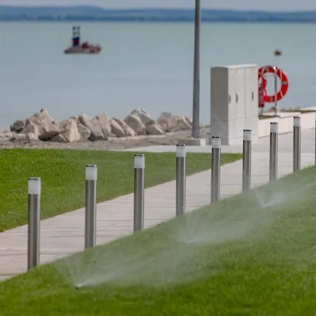 מלון Balatonfoi Yacht Club 4*