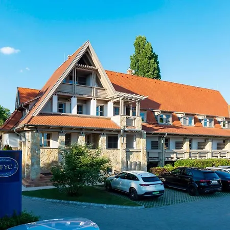 Balatonfői Yacht Club Szálloda 4*