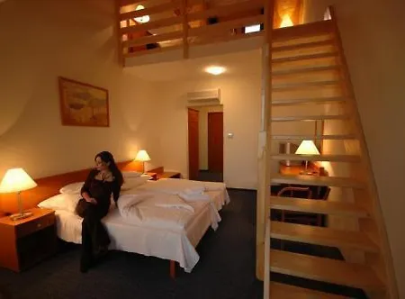 Balatonfoi Yacht Club 4* באלאטונקנשה