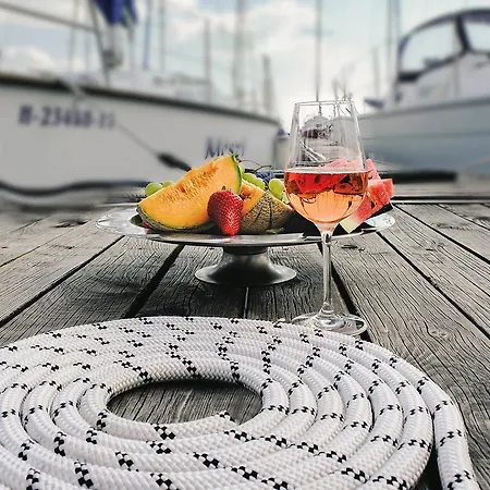 Balatonfoi Yacht Club 4* באלאטונקנשה