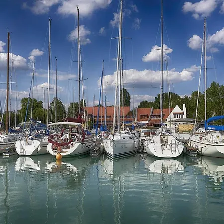 Szálloda Balatonfői Yacht Club
