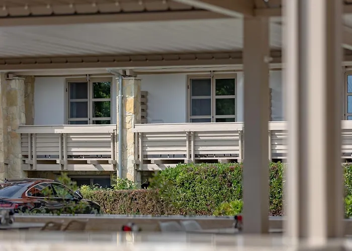 Balatonfoi Yacht Club 4* באלאטונקנשה