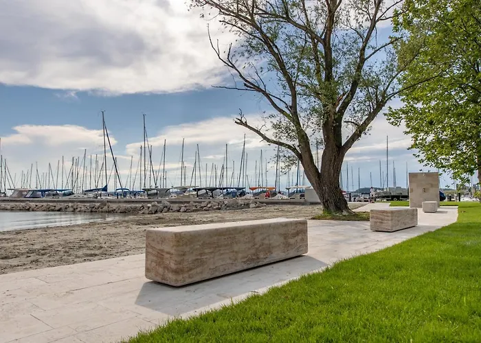 Balatonfoi Yacht Club באלאטונקנשה