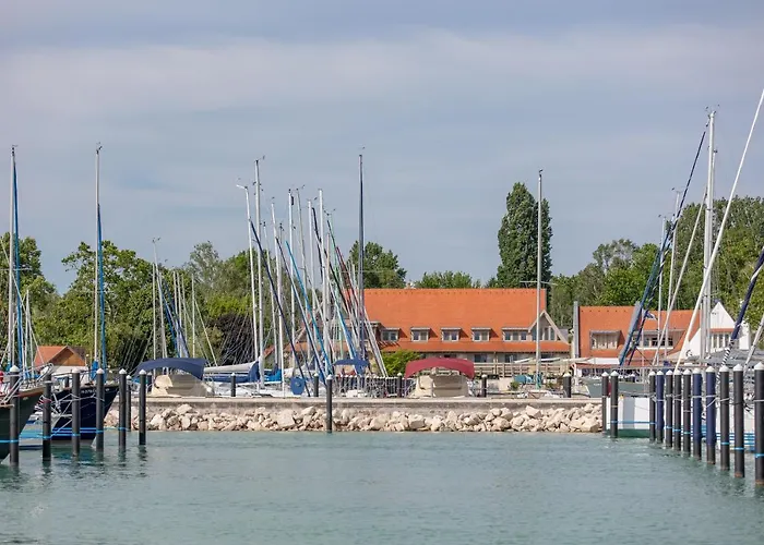 Balatonfoi Yacht Club מלון