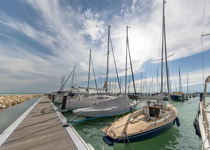 Balatonfoi Yacht Club 4* באלאטונקנשה